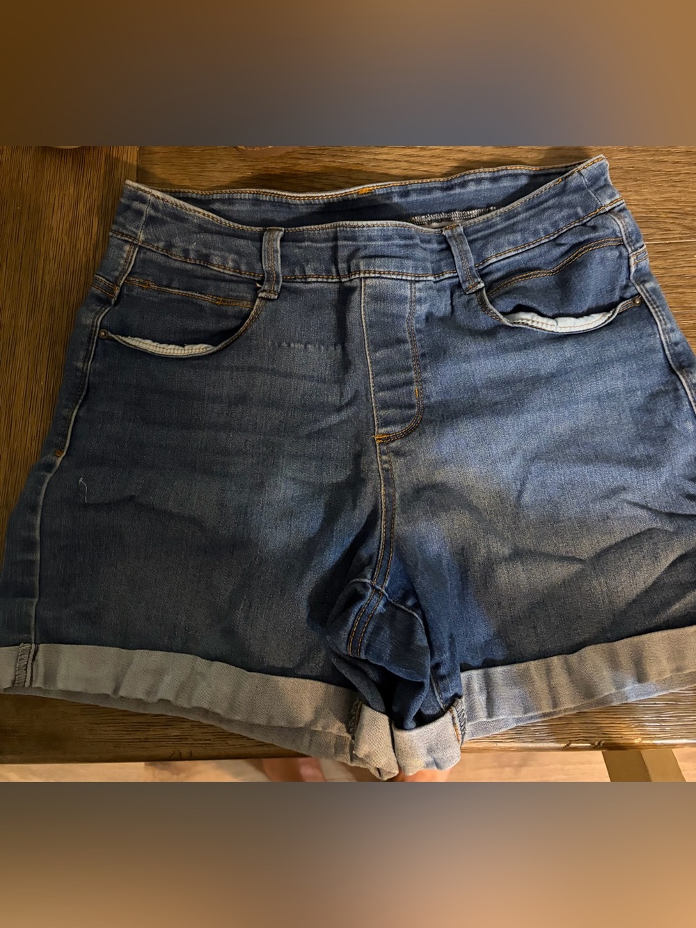 Time and Tru Classic Blue Denim Roll-Cuff Women’s Shorts stretch pull on size 8